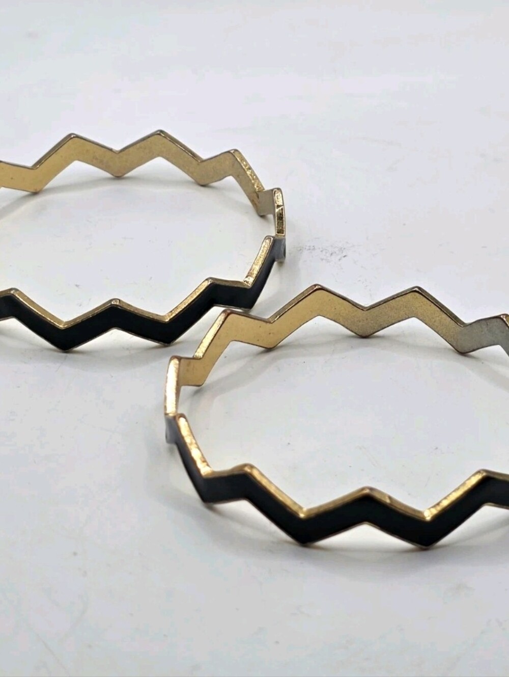 Vintage 1980s Black Enamel Gold Tone Zig Zag Bangle Bracelets Stackable Set of 2